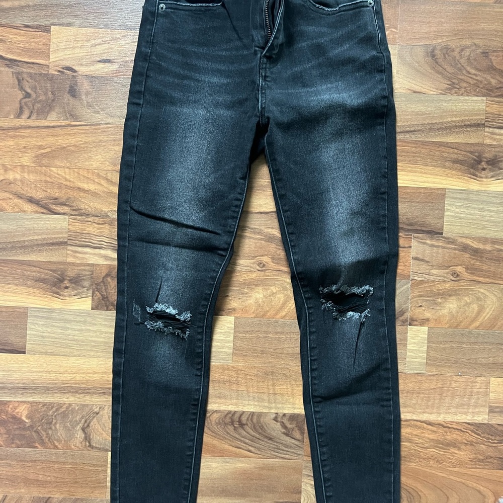 Black Skinny Distressed MUST GO